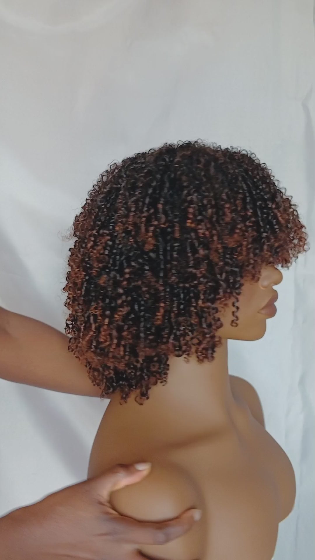 Perruque Afro Kinky Curly avec Frange - 14 Pouces - Densité 250% - Cheveux Humains Vierges Marron Doré